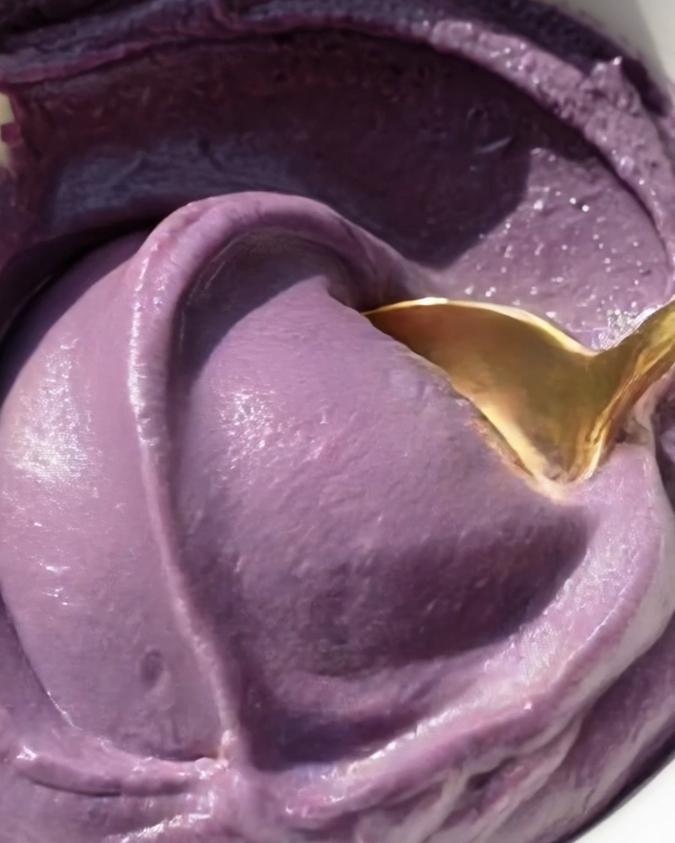 Ube Mango Toast Rezept mit Halaya & Kokos – Frisch gekochte Ube-Halaya: dicke, glänzende lila Yamswurzel-Marmelade, hergestellt mit echtem | Ube Nolia