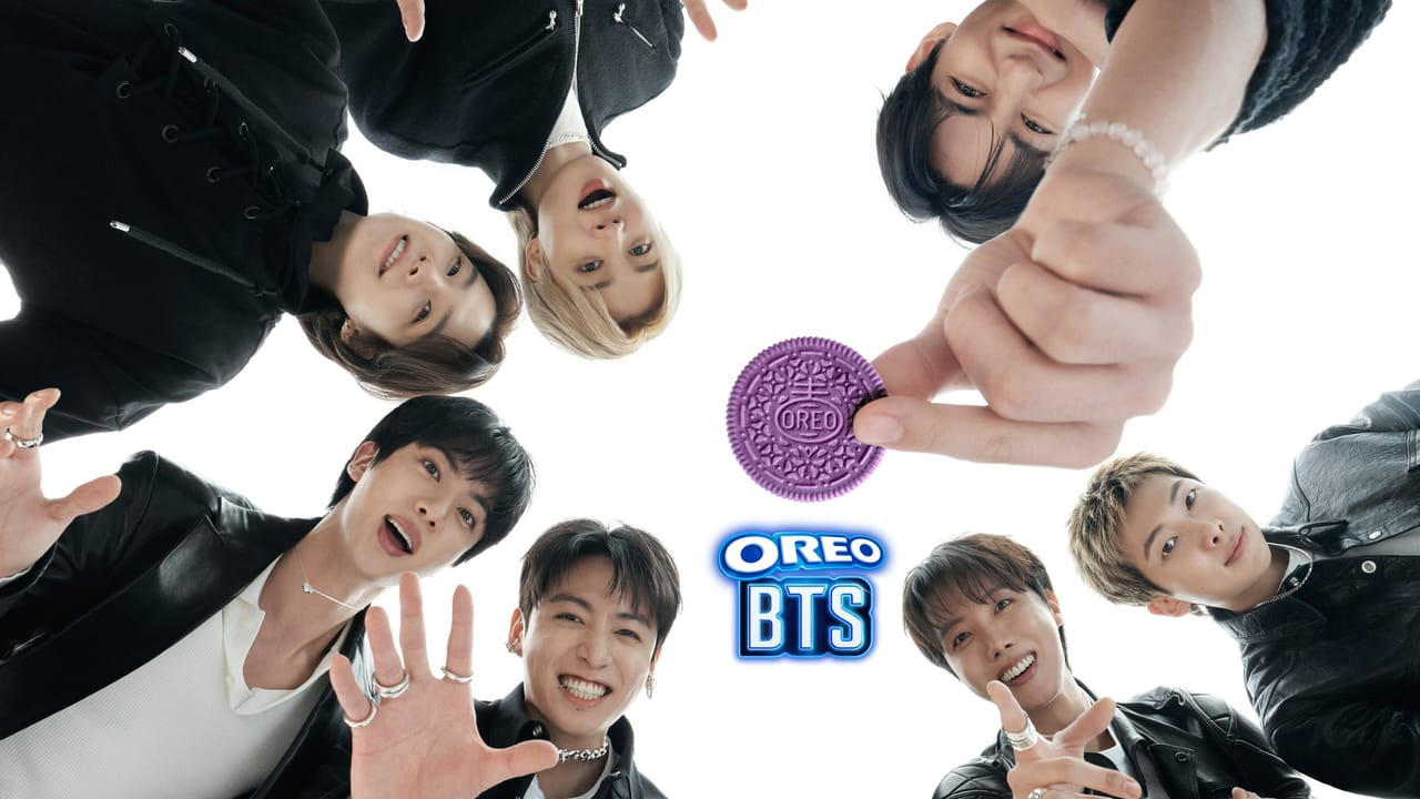 BTS:n seitsemän jäsentä poseeraa violetin OREO x BTS -keksin kanssa rajoitetusta K-pop-erästä – Ube Nolia
