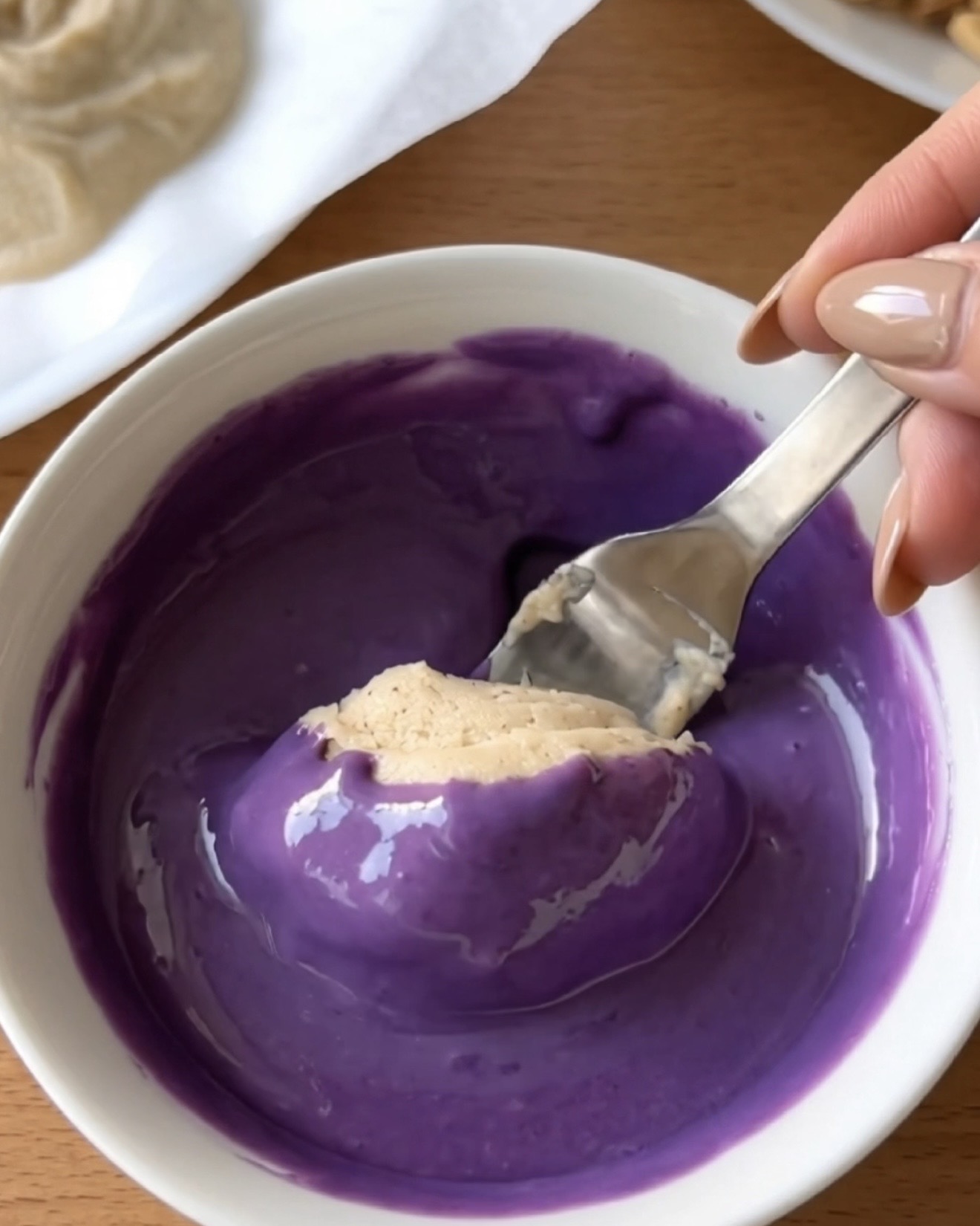 Cobertura de chocolate blanco de ube derretido con ube powder real para los bocaditos de yogur congelados de UBE NOLIA
