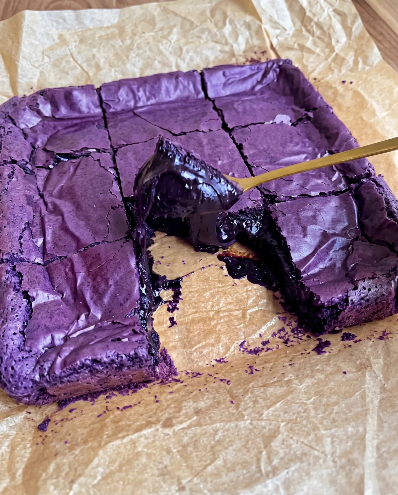 Kletiga Ube Brownies: Recept på smält vit choklad